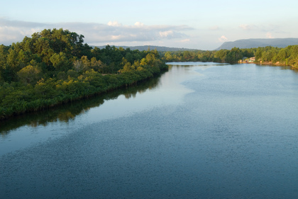 Flusslauf - Foto, Druck, Poster, Leinwand